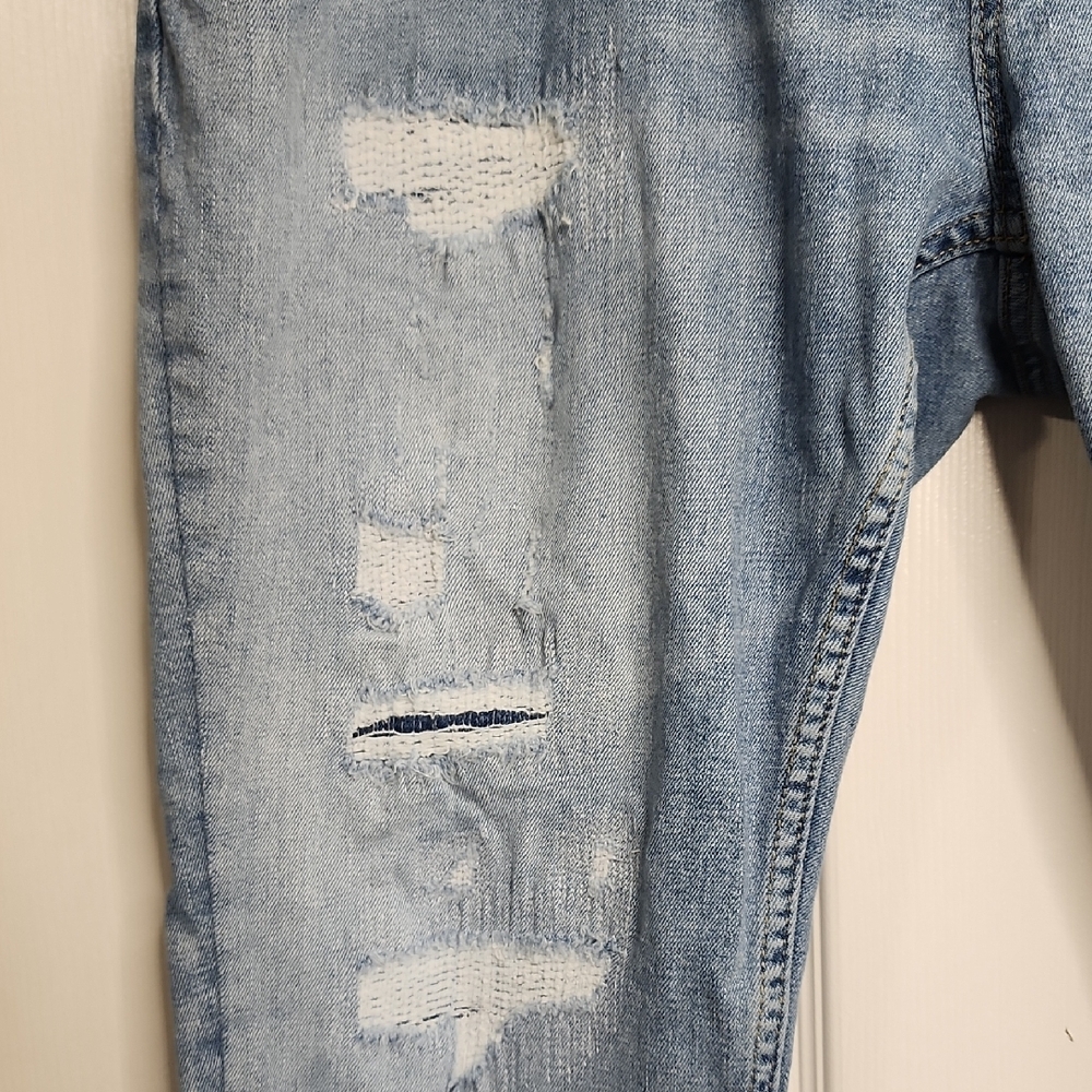 Old Navy Men's Light Blue Relaxed Jeans - Picture 6 of 15